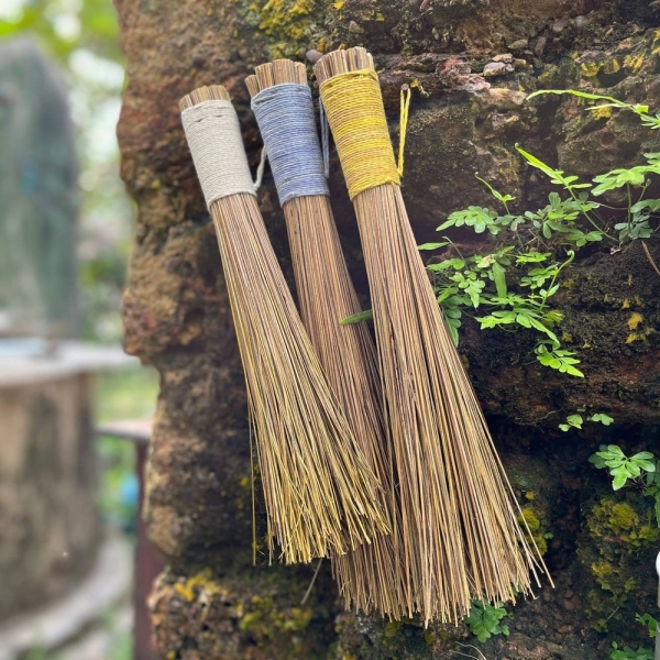 Natural coconut stick, Palm hand brooms, japanese whisk broom, Hand tied farm broom, kitchen or outdoor dust brush, garden hand brooms