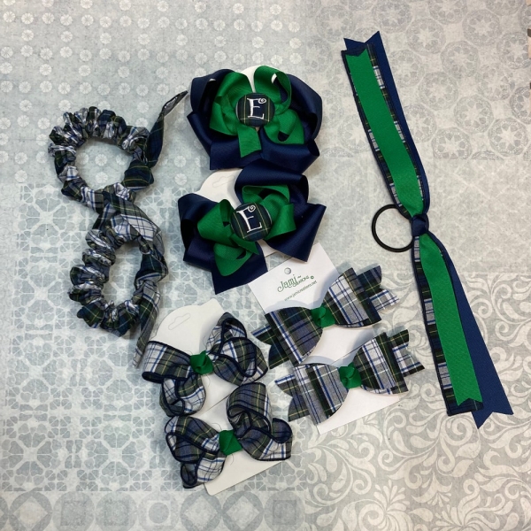 School uniform in Plaid 80. Navy White Hunter green Uniform fabric. Back to school uniform plaid bows. Set of 9 pieces.