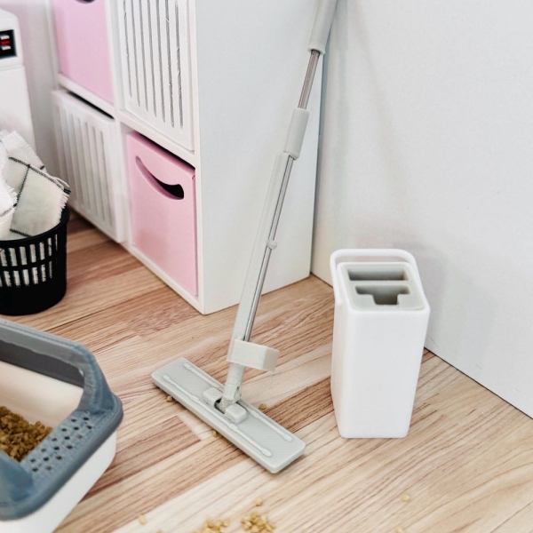 1:12 Scale Dollhouse Miniature 2PC Floor Mop & Bucket Set, 1/12 Doll house Floor Playable Cleaning Tools Flat Floor Mop