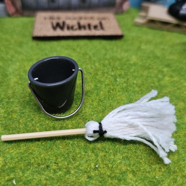 Wichtel-Wunderwischer Mini-Set – Bucket & Broom for Dollhouse and Wichtelstube – Cute accessories for little cleaning devils, mop