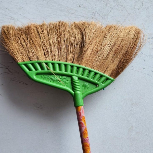 Soft Stiff Sweeping Broom, Tall Handle Coconut Broom, Handmade Coconut Brooms, Sweeping Brush