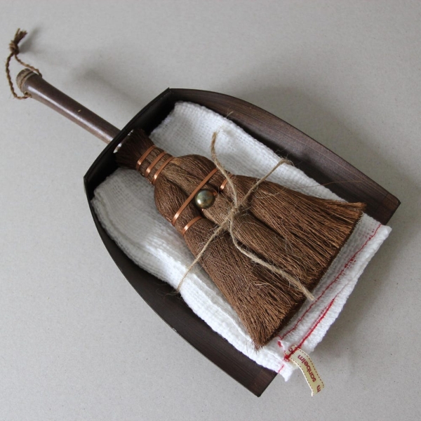 Japanese Palm Broom Set with Dustpan & Cloth – Natural Handmade Cleaning Tools – Sustainable Home Care Gift – Made in Japan