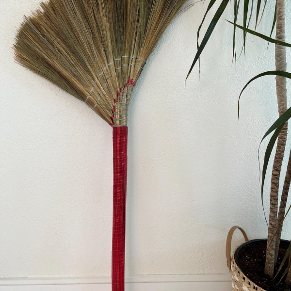 Deluxe Vietnamese Natural Straw Broom /40" Handmade Soft Grass Broom for Indoor & Outdoor/ Choi Bong Co Viet Nam Cao Cap