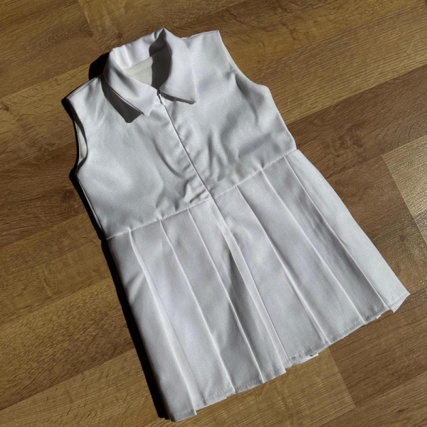 Classic White Sleeveless Pleated Girl’s Costume Dress – Collared School Uniform Style